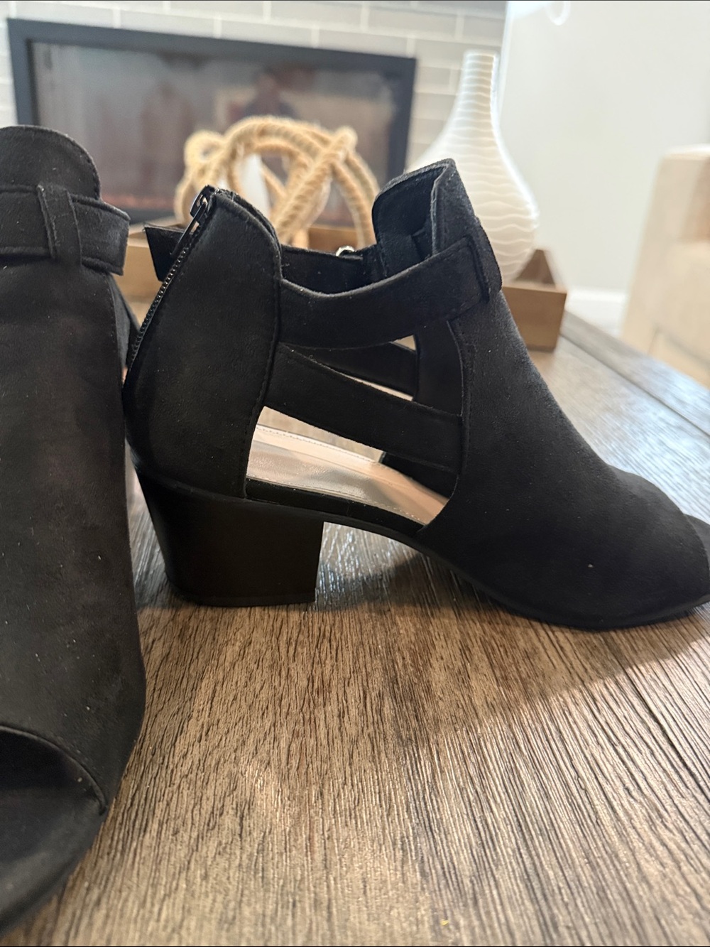 Black Open-Toe Women's Heeled Sandal - Picture 4 of 4
